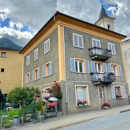 Chasa Sassalbo Acomodação com café da manhã Poschiavo Exterior foto